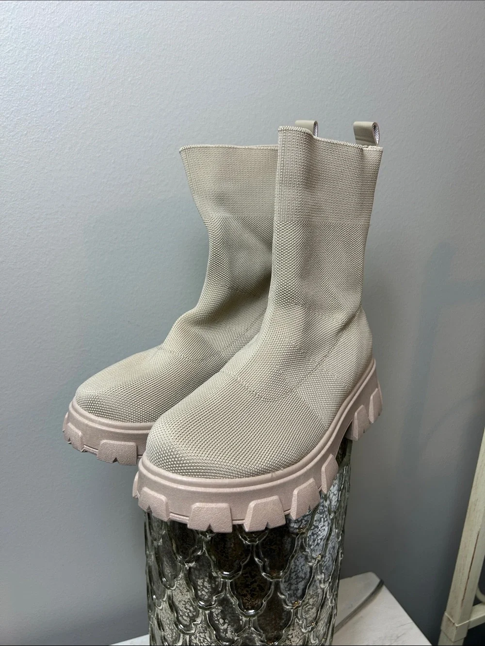 WILD DIVA LOUNGE Stretch Lug Sole Bootie 9 (best fit 8.5)